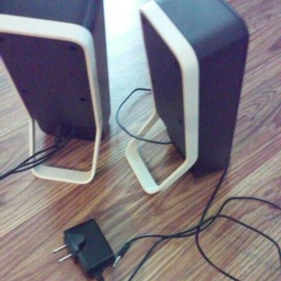Logitech Z200 Speakers With Headphone Jacks - Picture 1 of 5